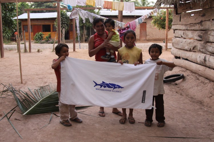 Calidad del Agua y Gestión de Residuos en el Río Huallaga: Monitoreo, Conciencia y&nbsp;Acción